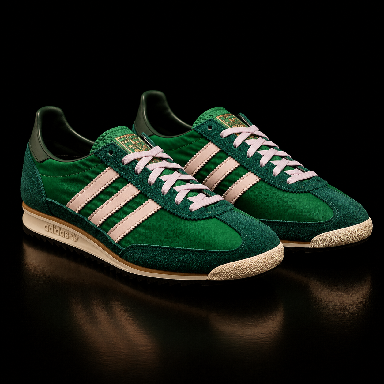 Adidas SL 72 OG W IE3427 Femme vue trois quarts premium sur fond noir mettant en valeur le profil rétro