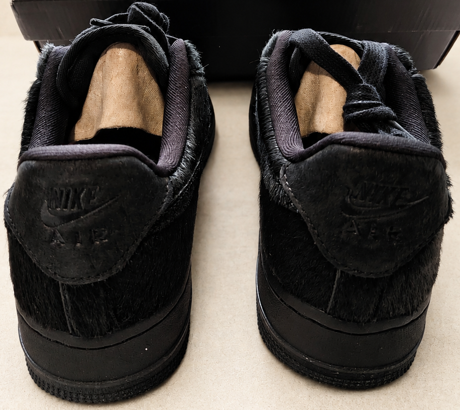 Nike Air Force 1 Pony Hair Triple Black Femme vue arrière