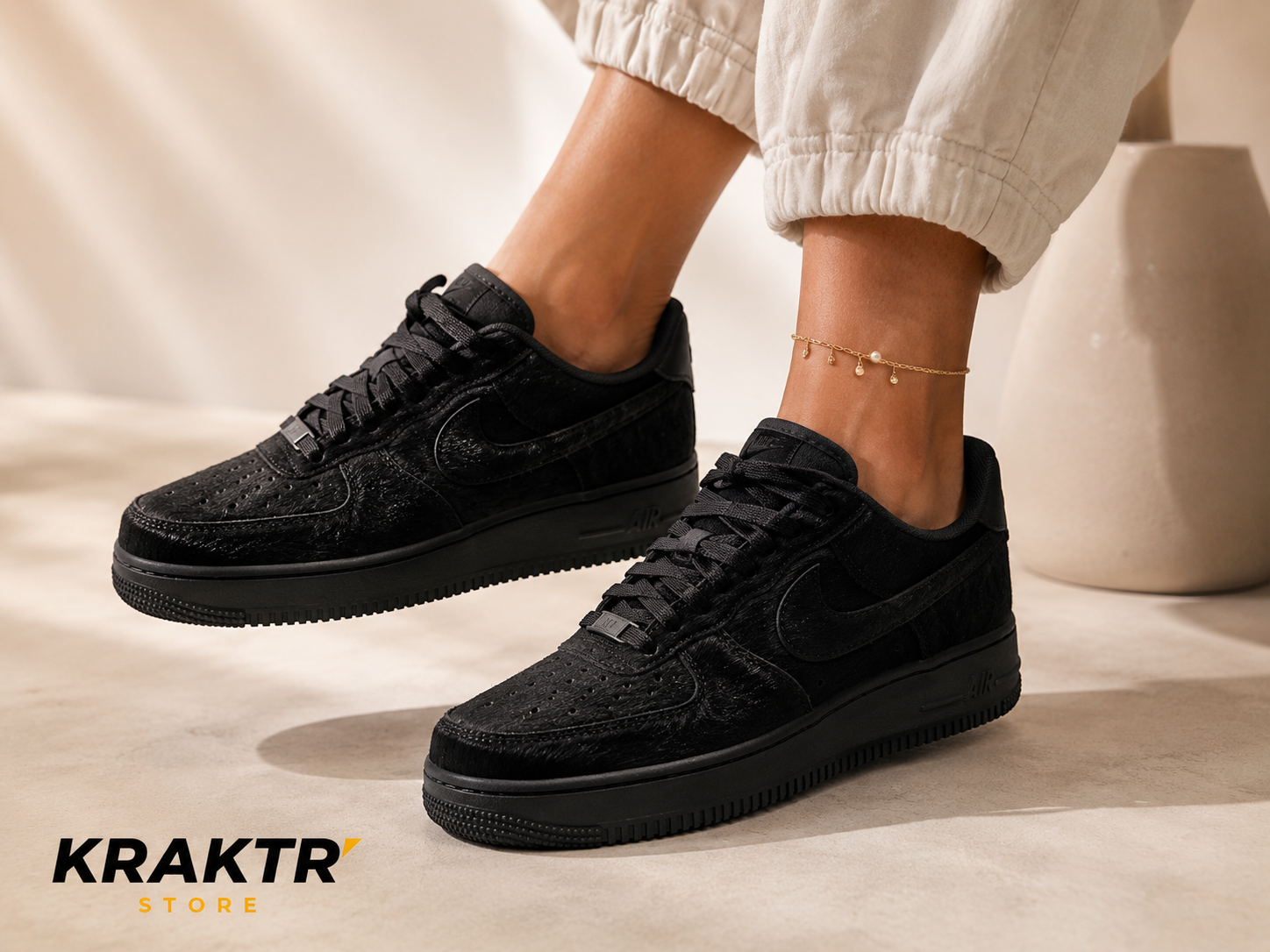 Nike Air Force 1 Pony Hair Triple Black Femme Tailles 38.5 et 37.5 | KRAKTR STORE