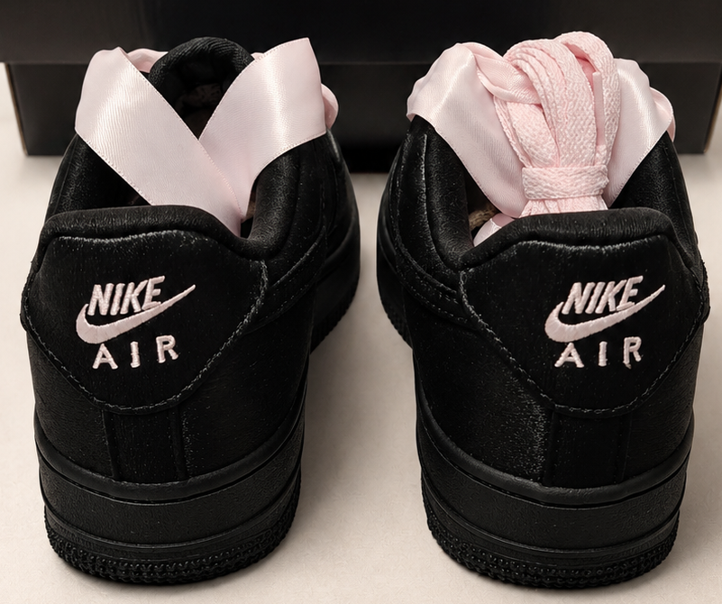 Nike Air Force 1 ’07 LV8 Black Pink Ice vue arrière logo Nike Air talon