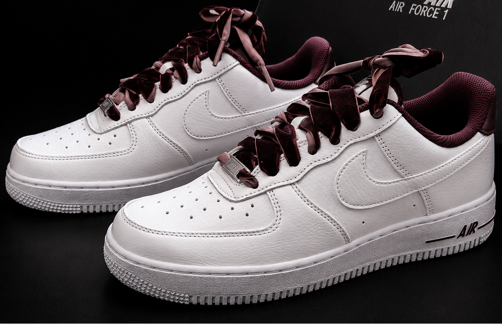 Nike Air Force 1 '07 Vintage Burgundy Crush profil extérieur semelle Sail
