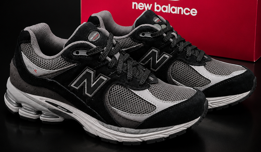 New Balance 2002R Black Grey U2002RC détail latéral logo N homme