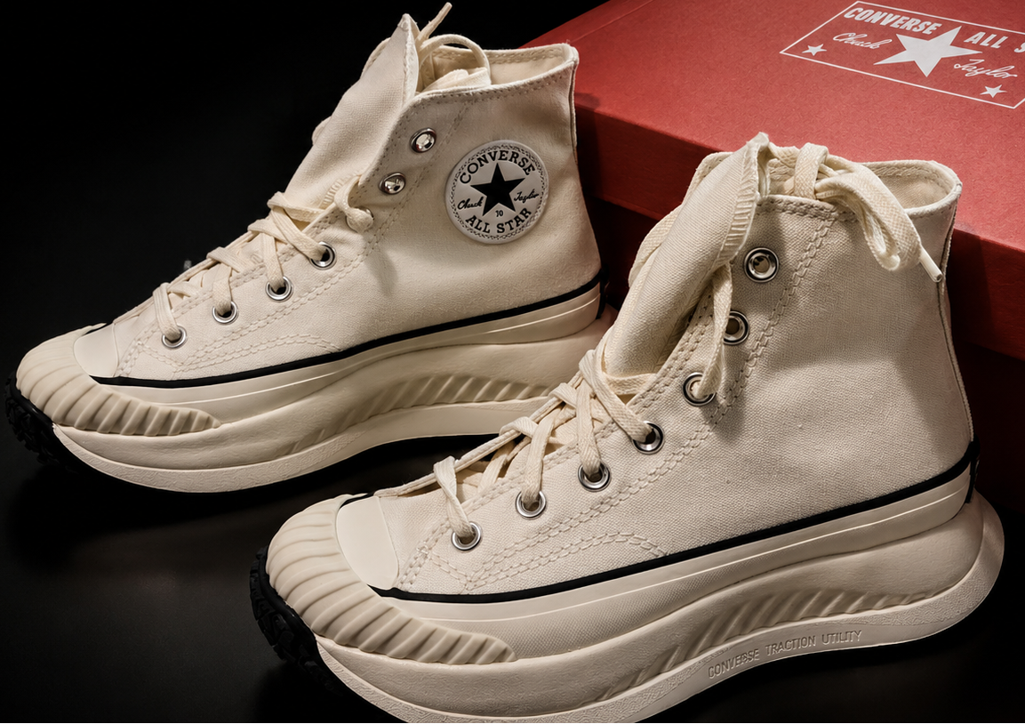 Converse Chuck 70 AT-CX Hi Vintage White Egret Black vue trois-quarts montante