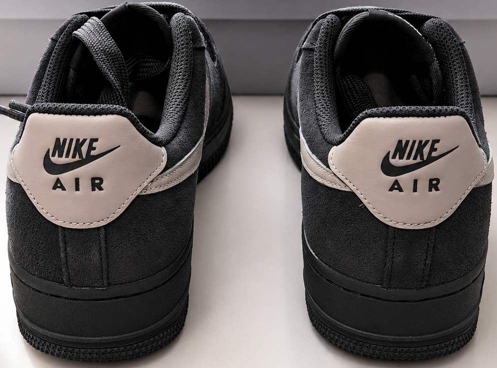 Vue arrière Nike Air Force 1 Low Off Noir avec talons Nike Air