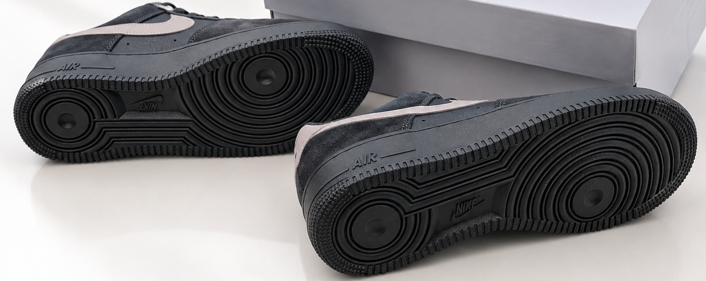 Semelles Nike Air Force 1 Low noires femme vue dessous