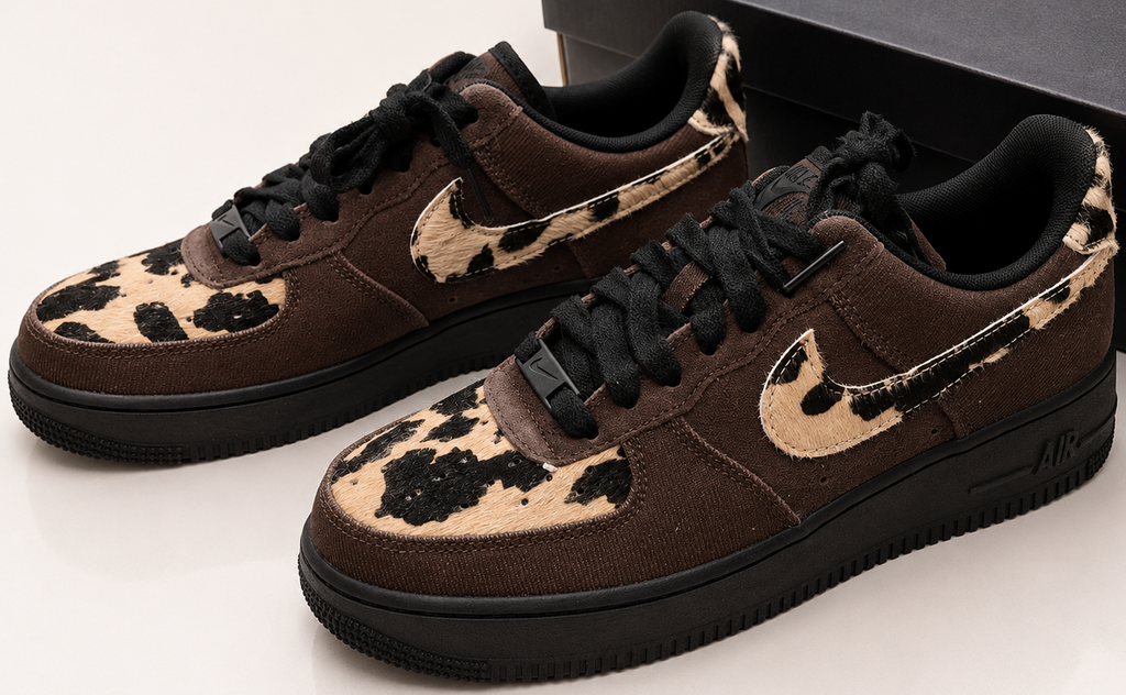 Nike Air Force 1 ’07 Baroque Brown Cow Print profil extérieur paire complète