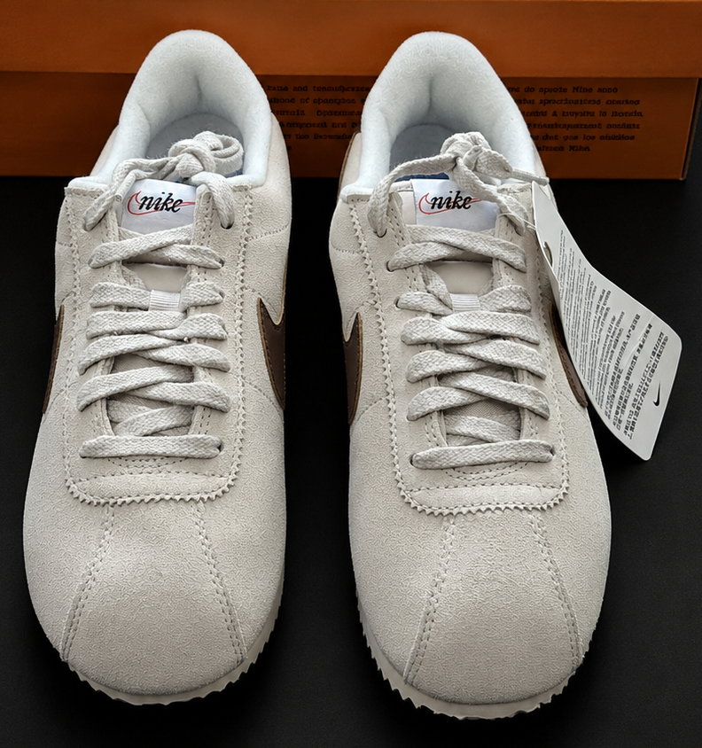 Nike Cortez vue dessus détails premium
