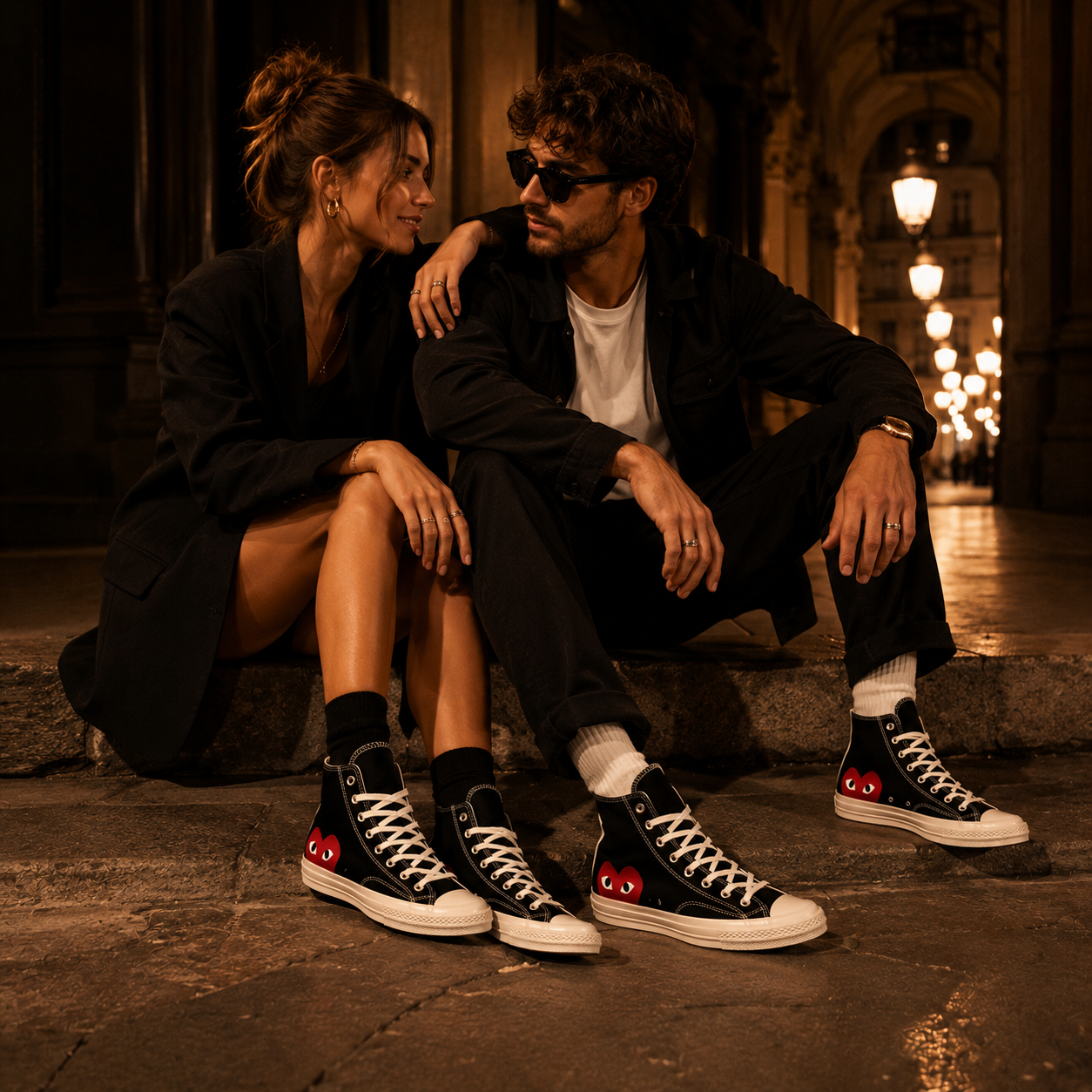 Couple portant Converse Chuck 70 Comme des Garçons Play 150204C ambiance urbaine nocturne