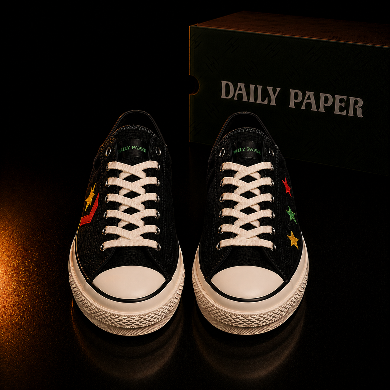 Daily Paper x Converse All Star vue dessus avec lacets blancs et logo Daily Paper sur languette