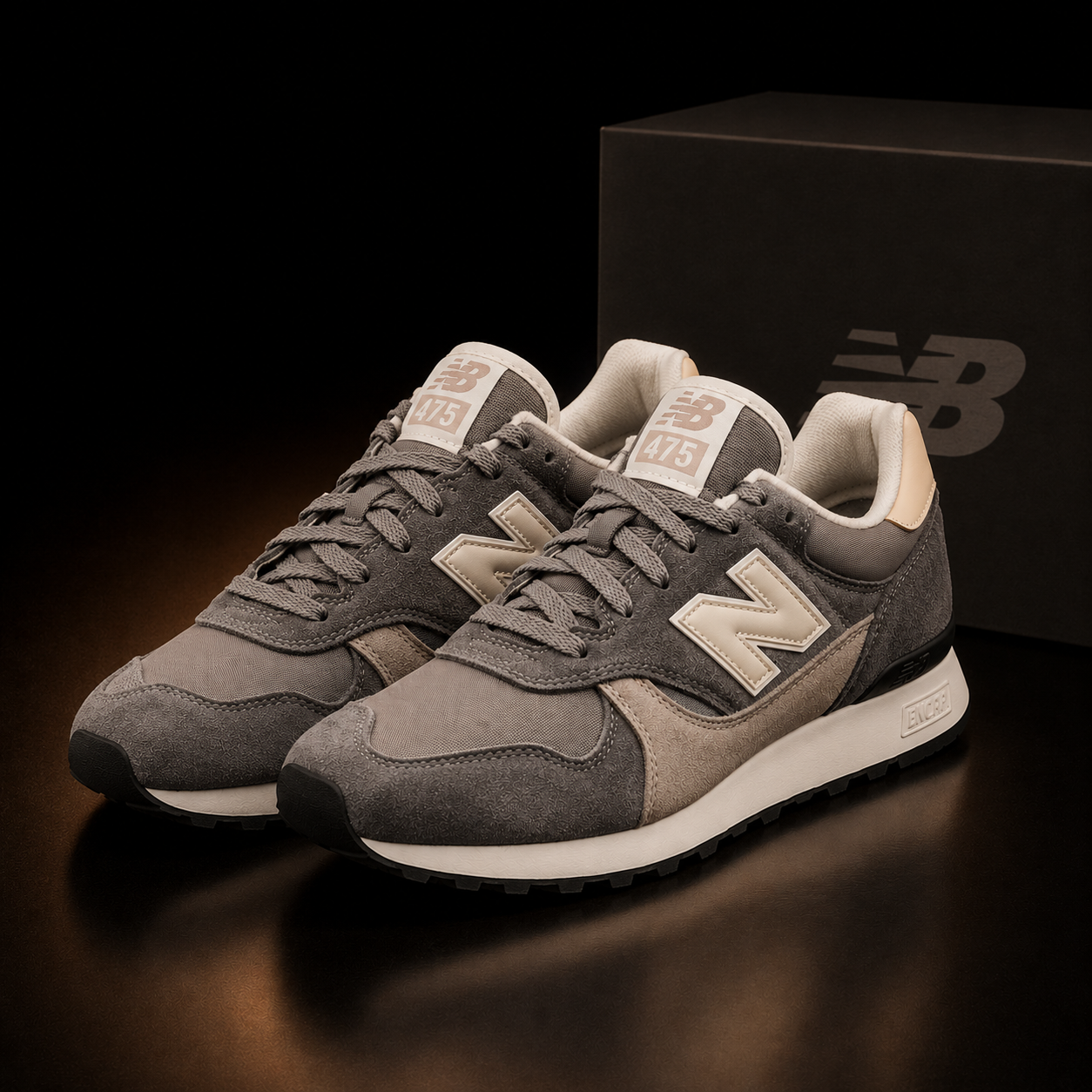 New Balance 475 U475CCB Homme vue 3/4 avant gauche sur fond noir premium