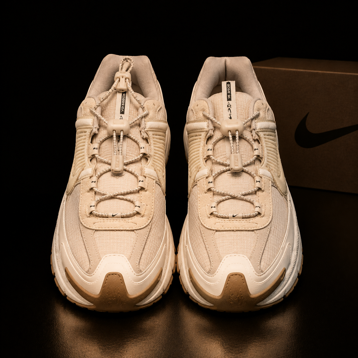Nike Zoom Vomero Roam HQ2181-100 vue de face légèrement plongeante