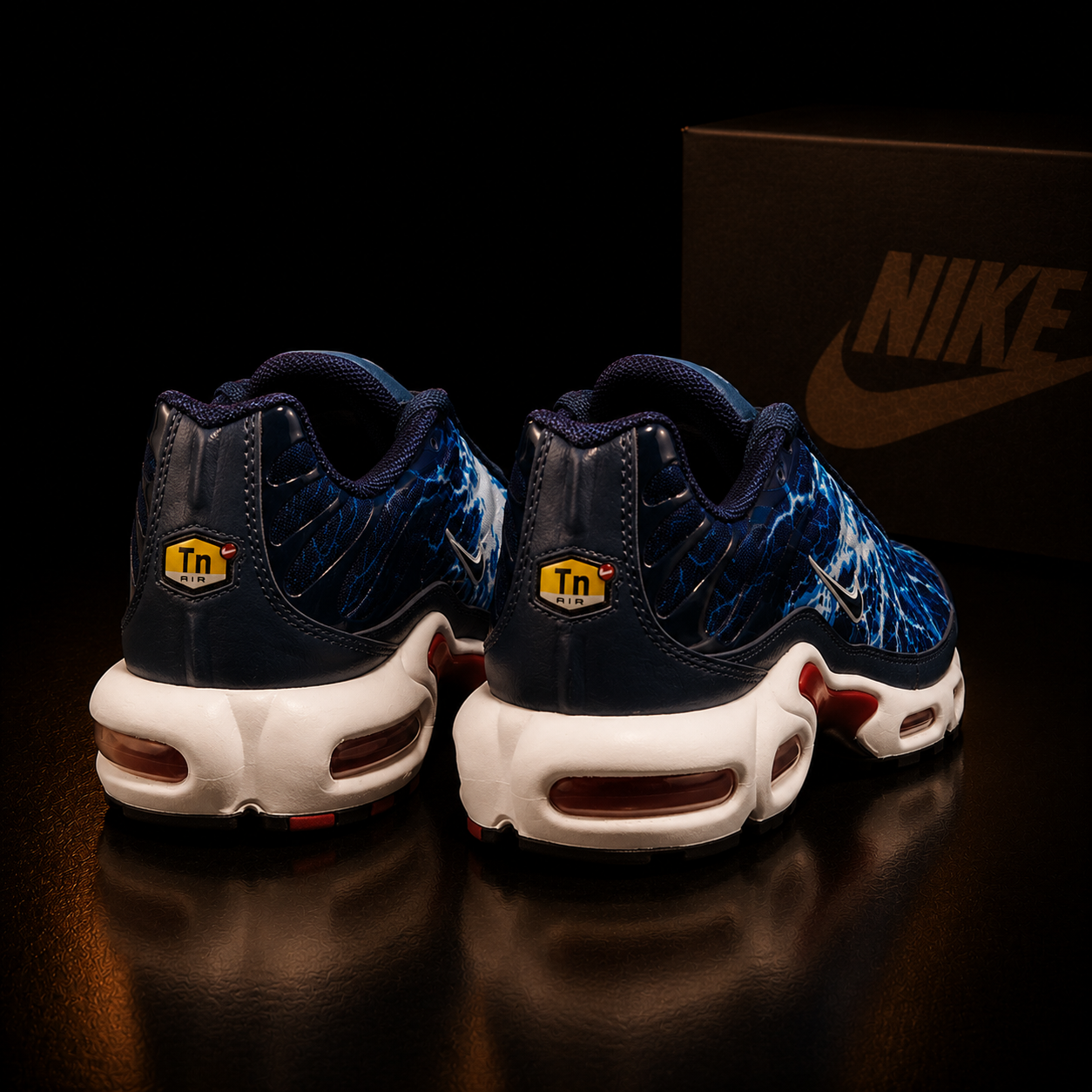 Nike Air Max Plus Eclair Lightning HV2323-400 Homme vue arrière avec logos Tuned Air