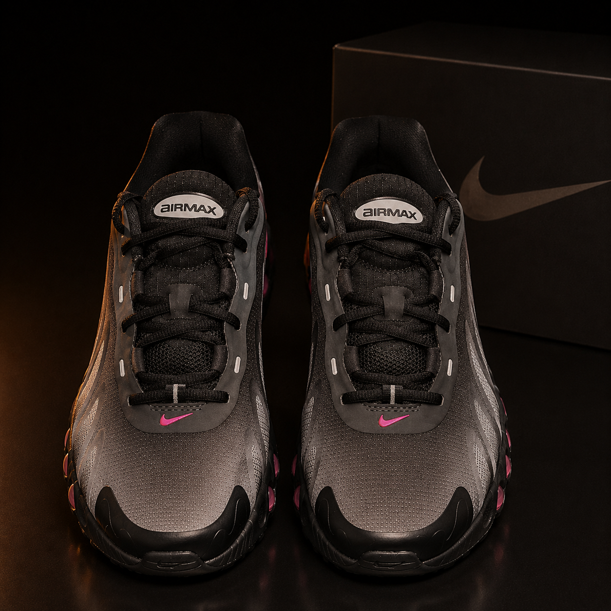 Nike Air Max DN8 IH4119-004 Homme vue de face légèrement plongeante sur fond noir premium