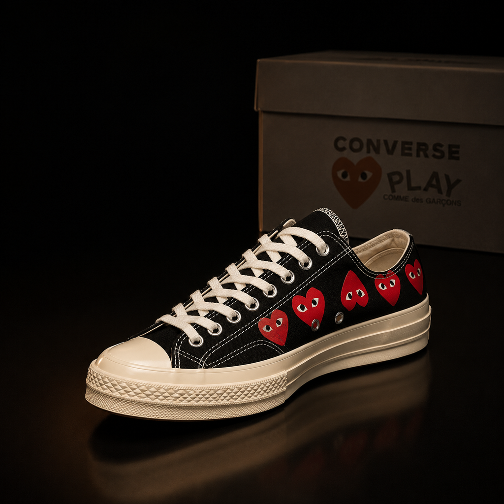 Converse Chuck 70 CDG Play A08149C Unisexe vue 3/4 avant gauche sur fond noir premium