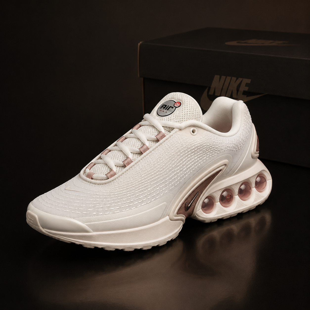 Nike Air Max DN Tech IH0284-100 Femme vue 3/4 avant gauche sur fond noir premium