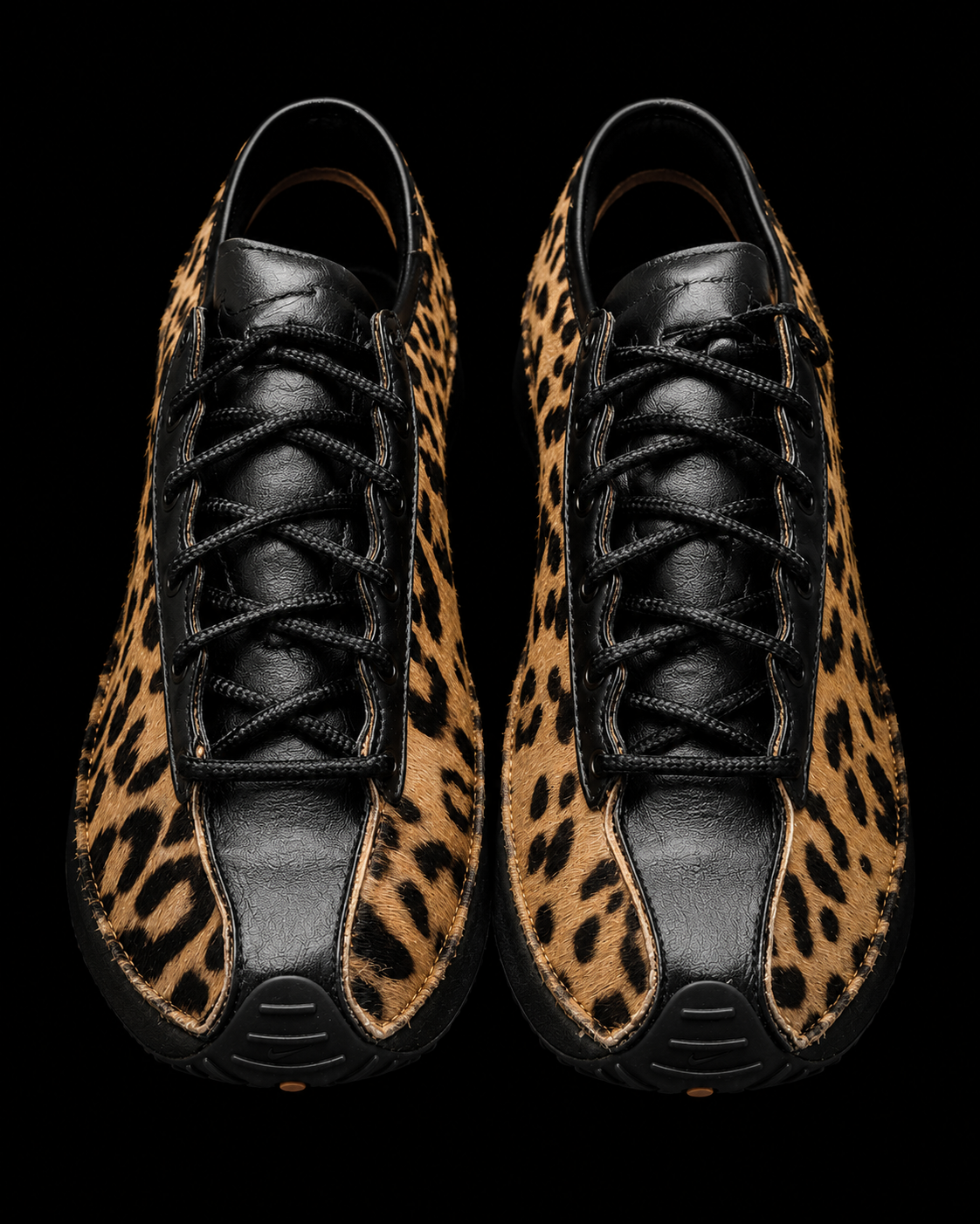 Nike Air Superfly LX Leopard HQ9148-200 vue dessus sur fond noir premium