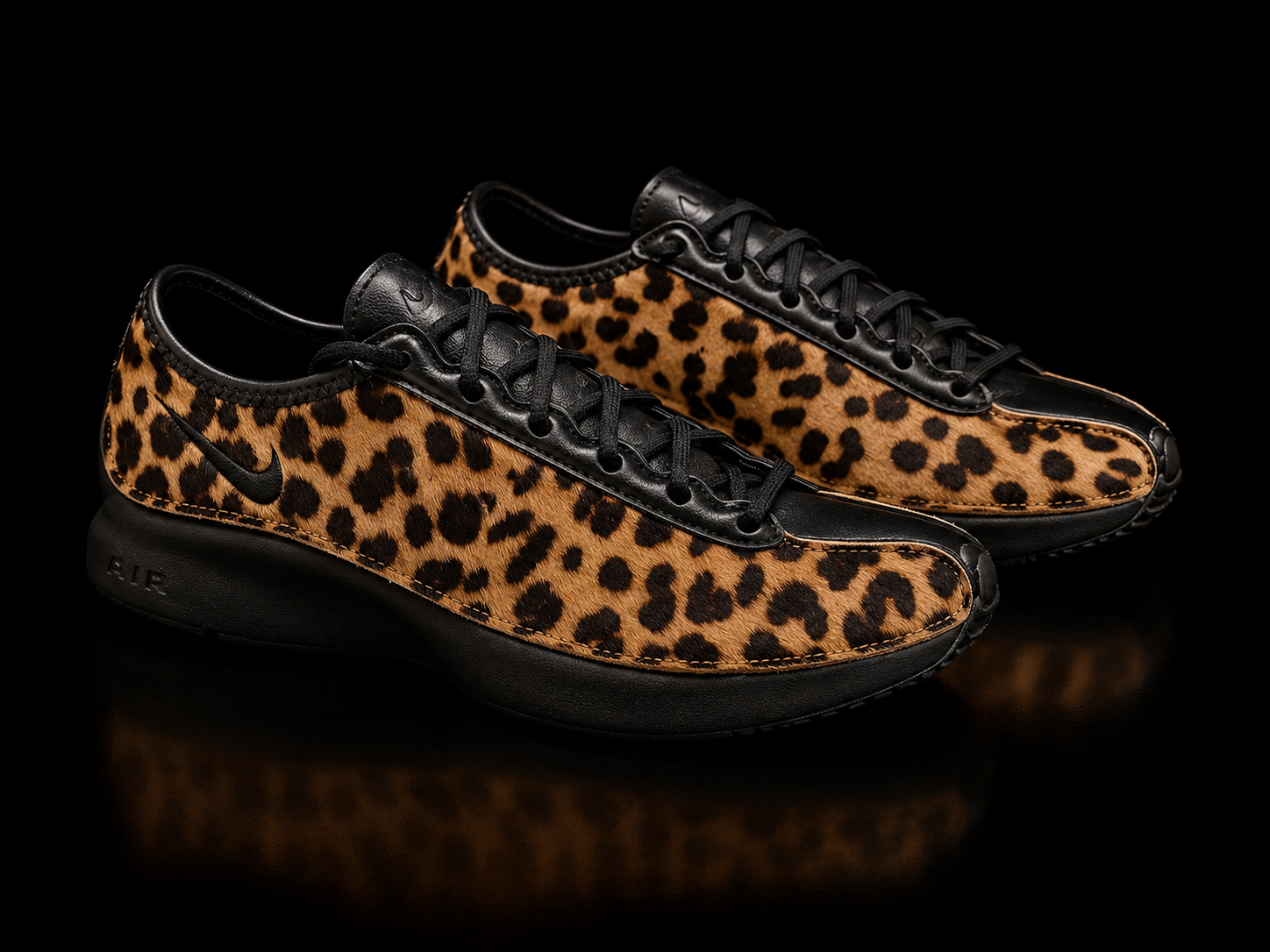 Nike Air Superfly LX Leopard HQ9148-200 vue latérale premium sur fond noir avec reflet discret