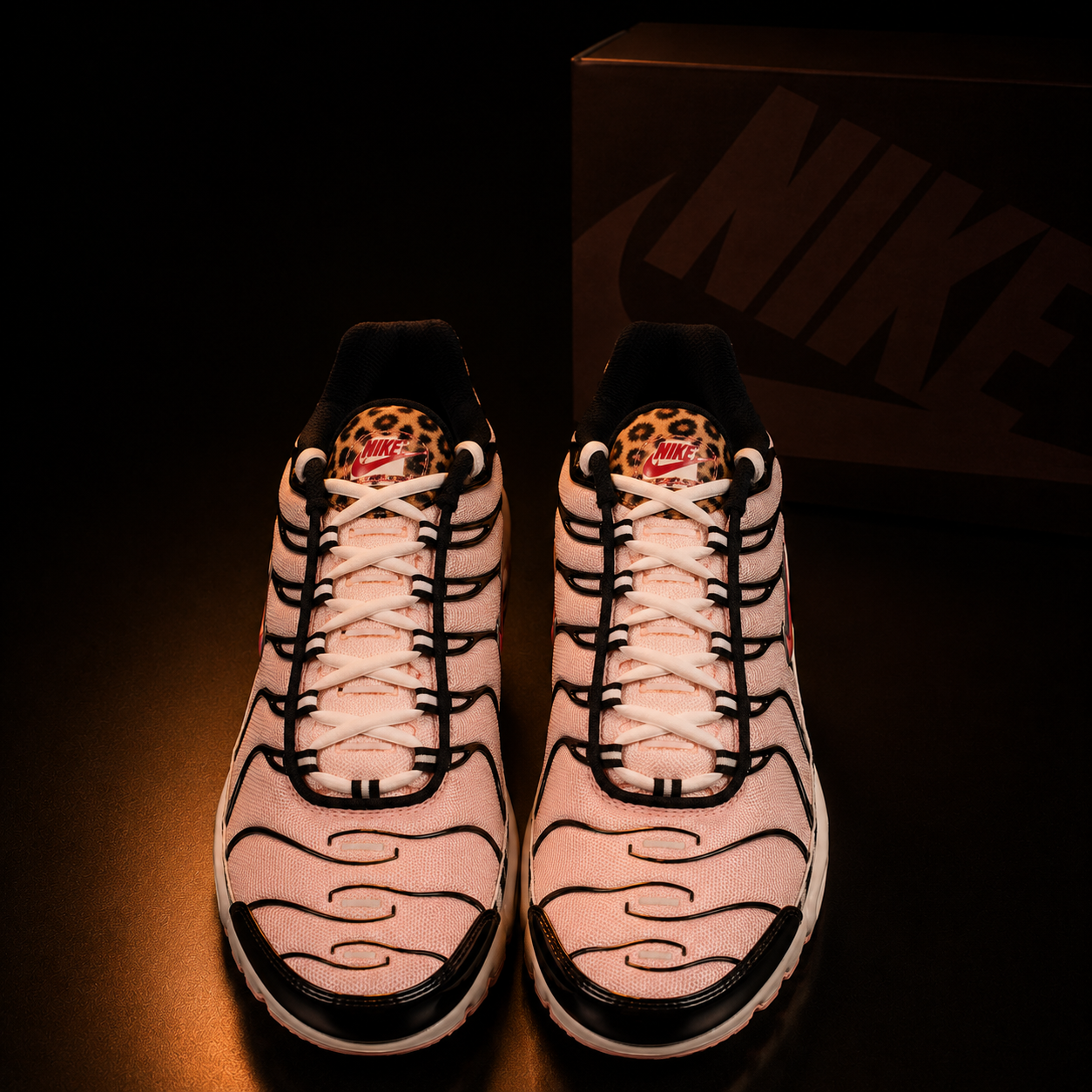 Nike Air Max Plus DZ4842-600 Femme vue de face légèrement plongeante – Medium Soft Pink