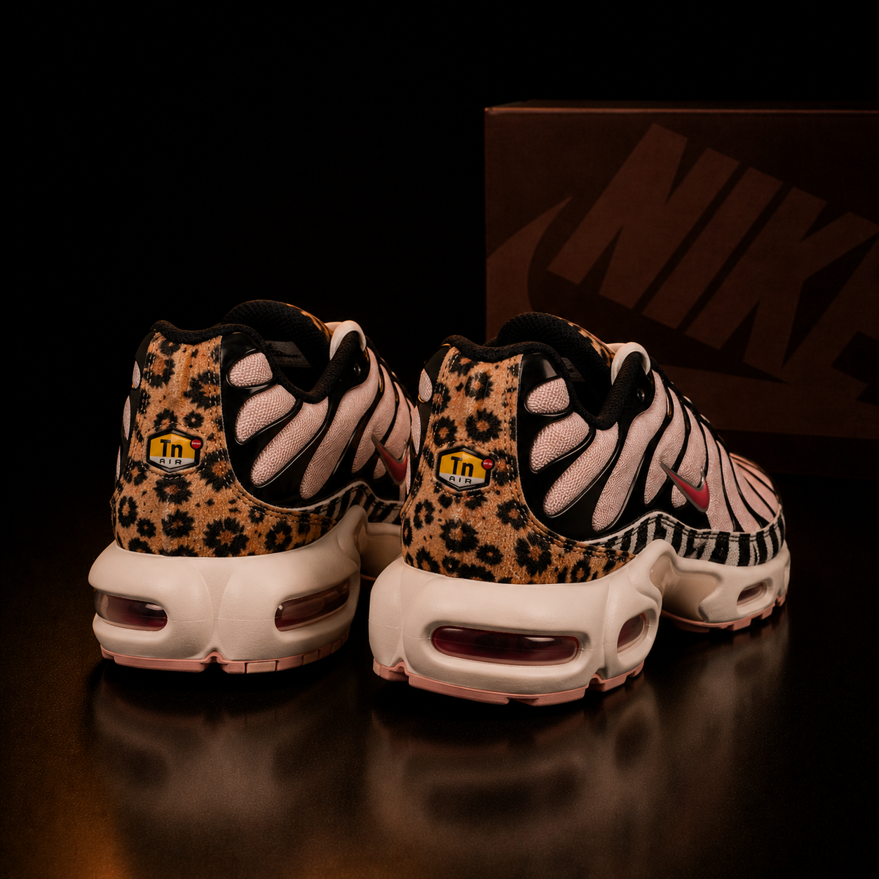 Nike Air Max Plus DZ4842-600 Femme vue arrière – logo TN Air et imprimé léopard