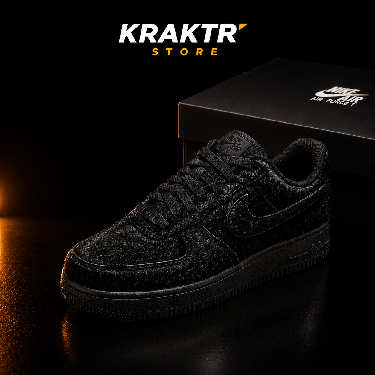 Nike Air Force 1 Pony Hair Triple Black Femme vue 3/4 gauche fond noir premium KRAKTR STORE
