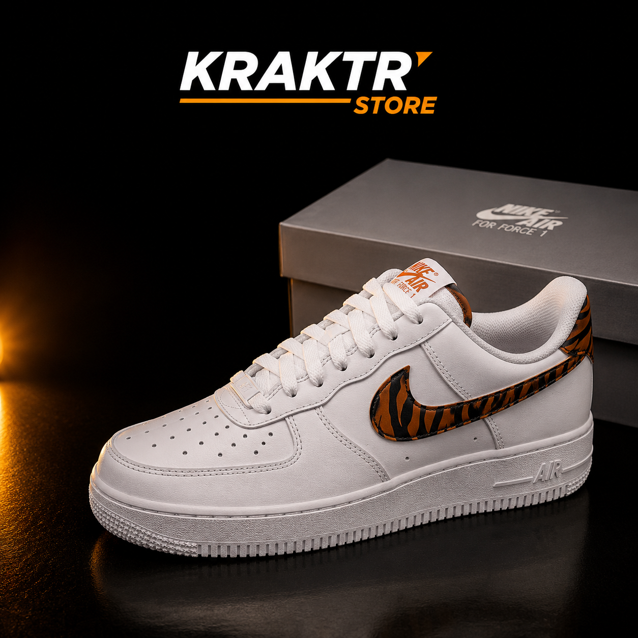 Nike Air Force 1 '07 Tiger Swoosh Femme vue latérale gauche avec boîte Nike