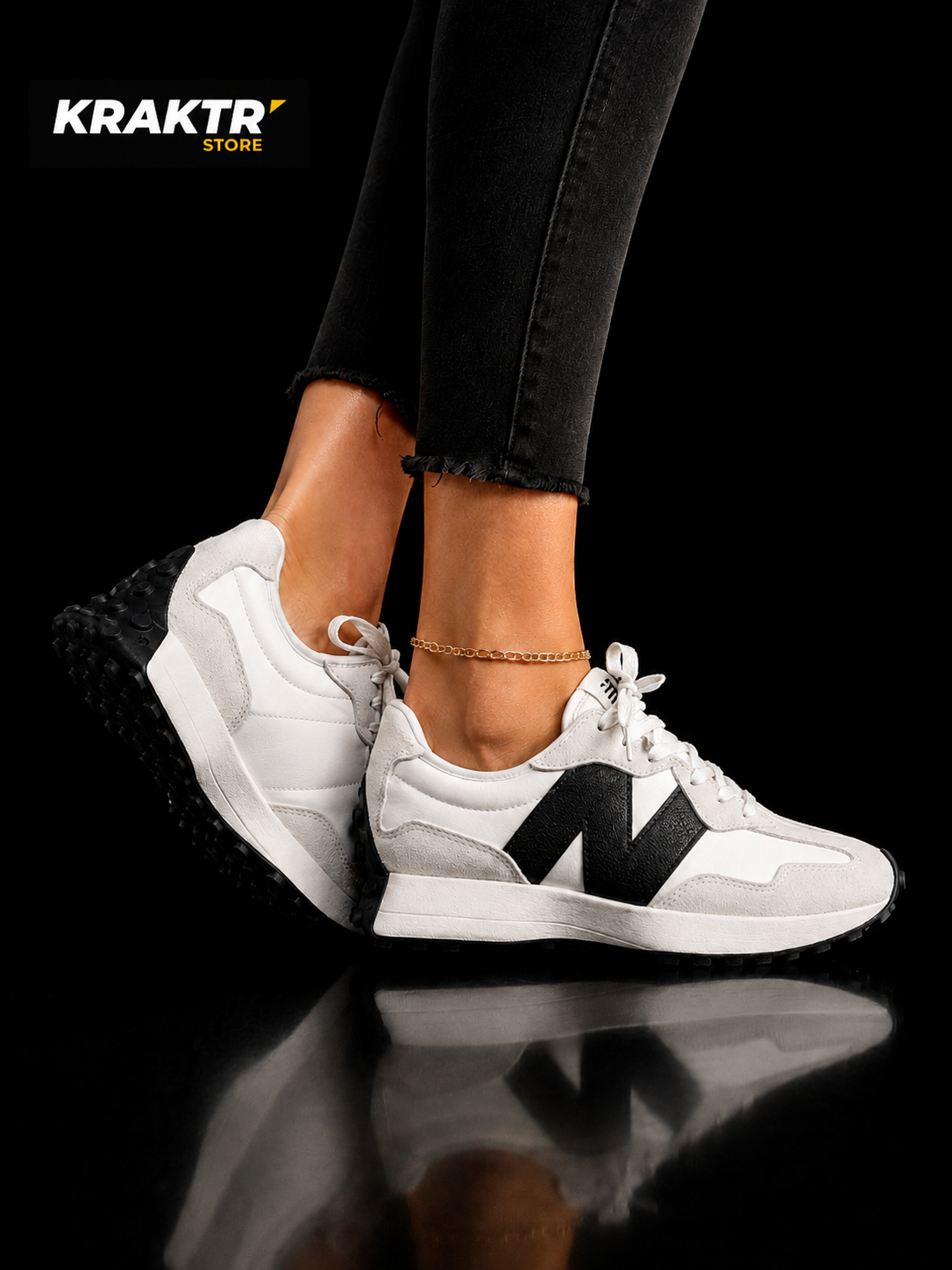 New Balance 327 White Black portée aux pieds avec pantalon noir