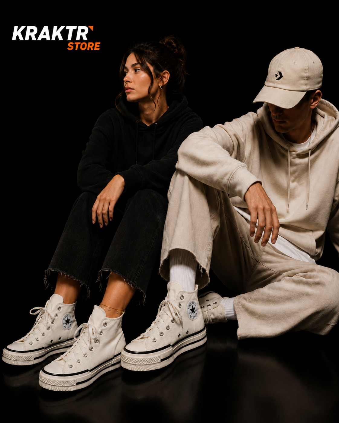 Homme et femme portant les Converse Chuck 70 Plus Hi Egret Black unisexe lifestyle studio KRAKTR STORE